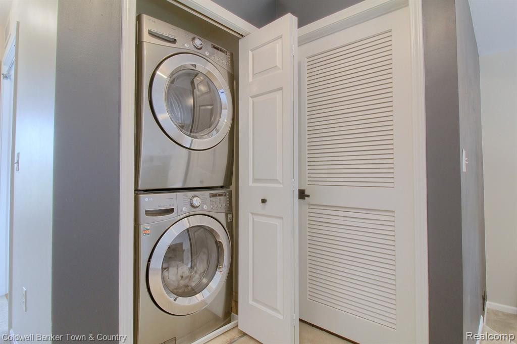 1172 FOUNTAIN VIEW Circle, South Lyon, MI 48178 — Photo 23