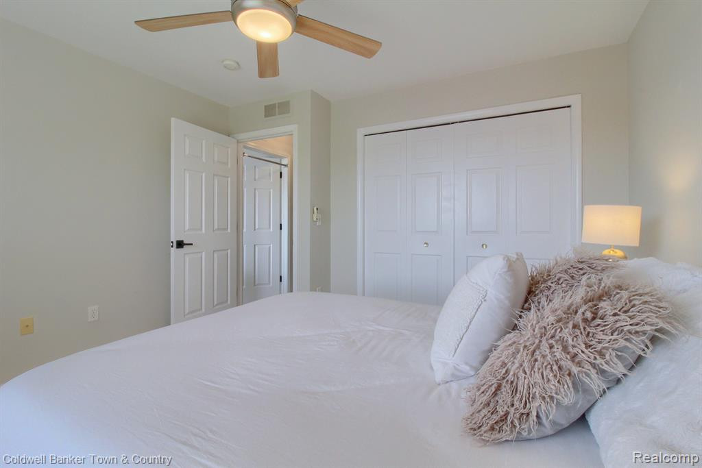 1172 FOUNTAIN VIEW Circle, South Lyon, MI 48178 — Photo 26