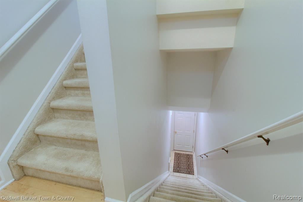 1172 FOUNTAIN VIEW Circle, South Lyon, MI 48178 — Photo 30
