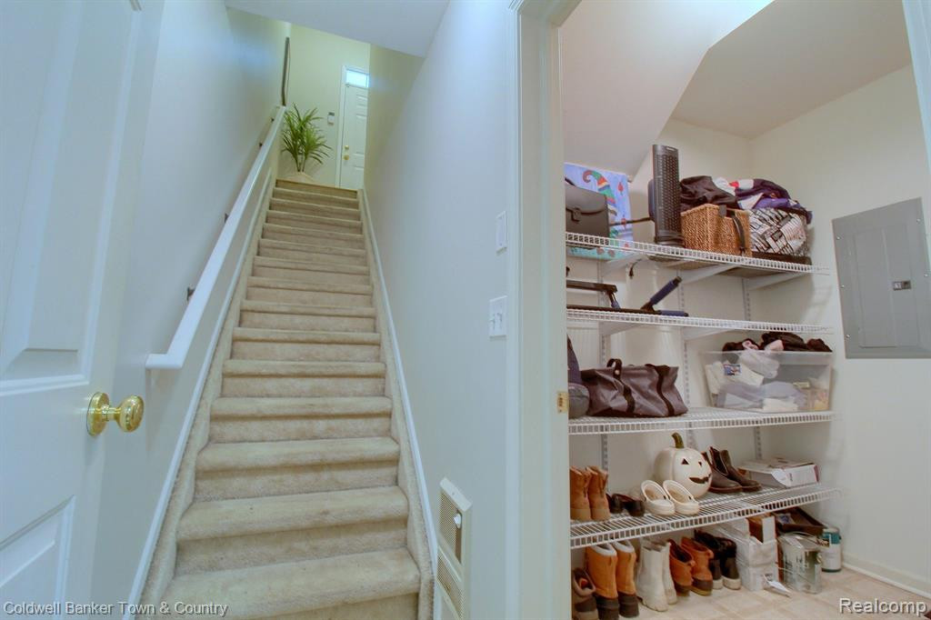 1172 FOUNTAIN VIEW Circle, South Lyon, MI 48178 — Photo 31