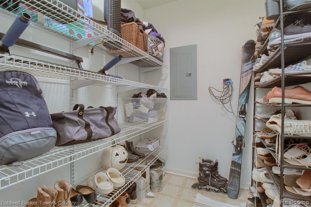 1172 FOUNTAIN VIEW Circle, South Lyon, MI 48178 — Photo 32