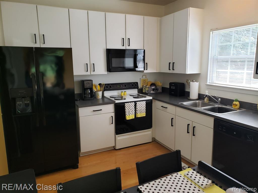 31137 CENTENNIAL Drive, Novi, MI 48377 — Photo 8