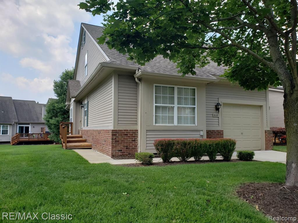 31137 CENTENNIAL Drive, Novi, MI 48377 — Photo 32