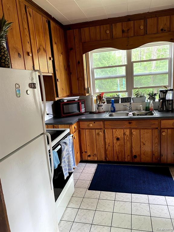 556 N HAGADORN Road, East Lansing, MI 48823 — Photo 7