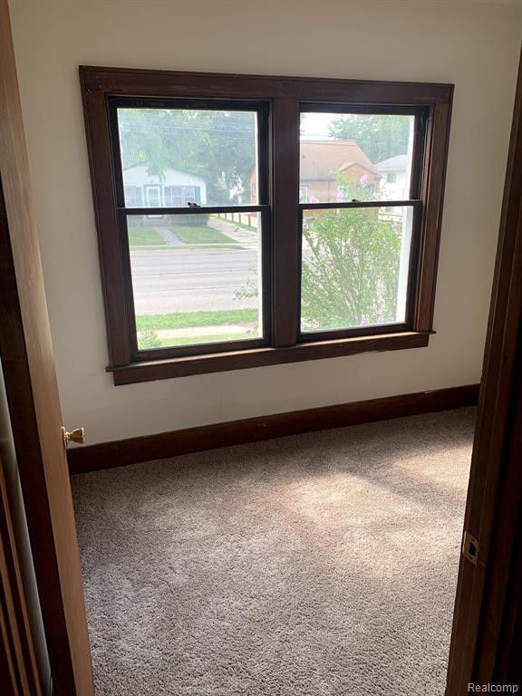556 N HAGADORN Road, East Lansing, MI 48823 — Photo 10