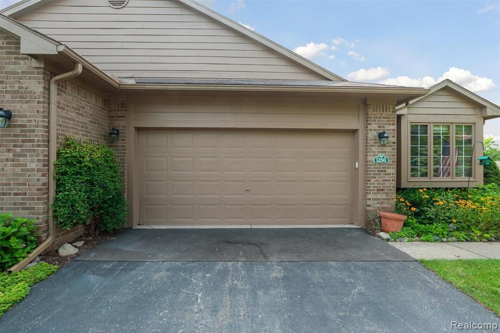 1250 PEPPERIDGE Way, Ann Arbor, MI 48105 — Photo 5