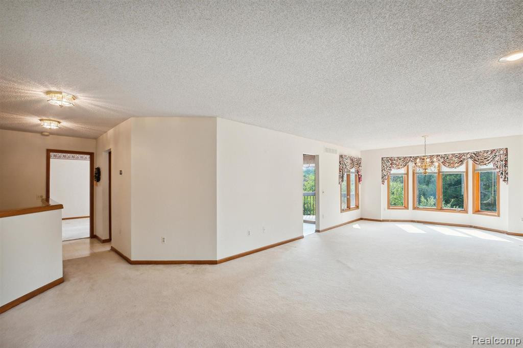 1250 PEPPERIDGE Way, Ann Arbor, MI 48105 — Photo 9