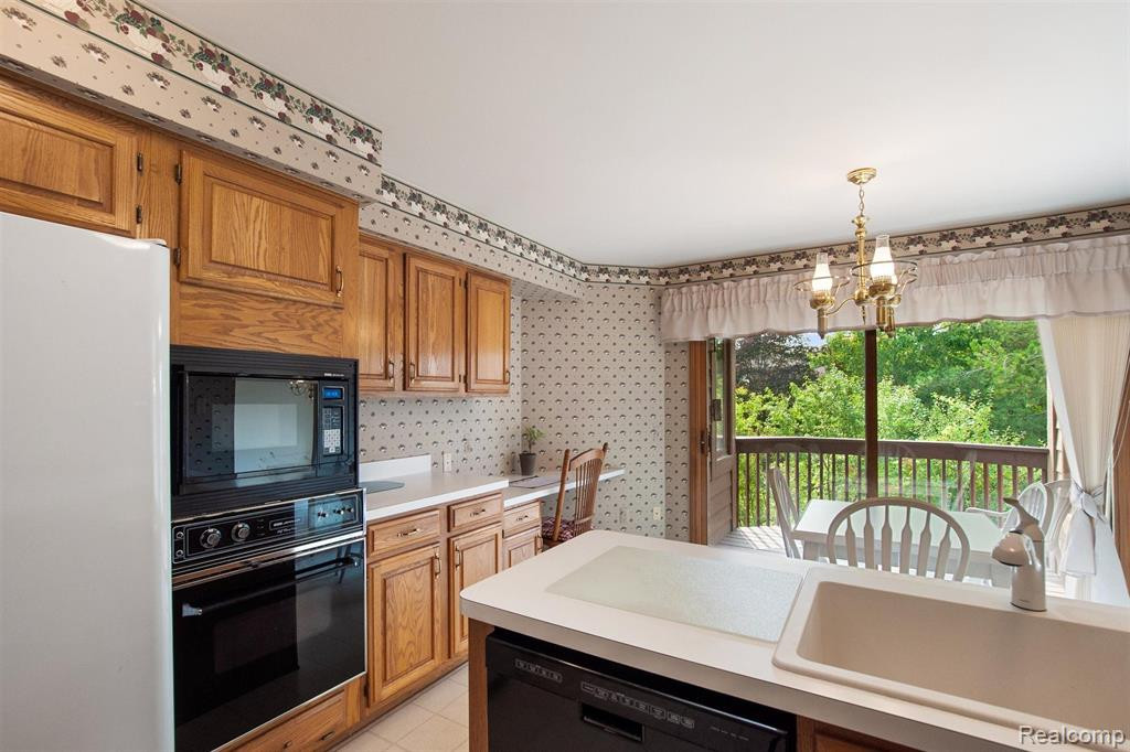 1250 PEPPERIDGE Way, Ann Arbor, MI 48105 — Photo 16