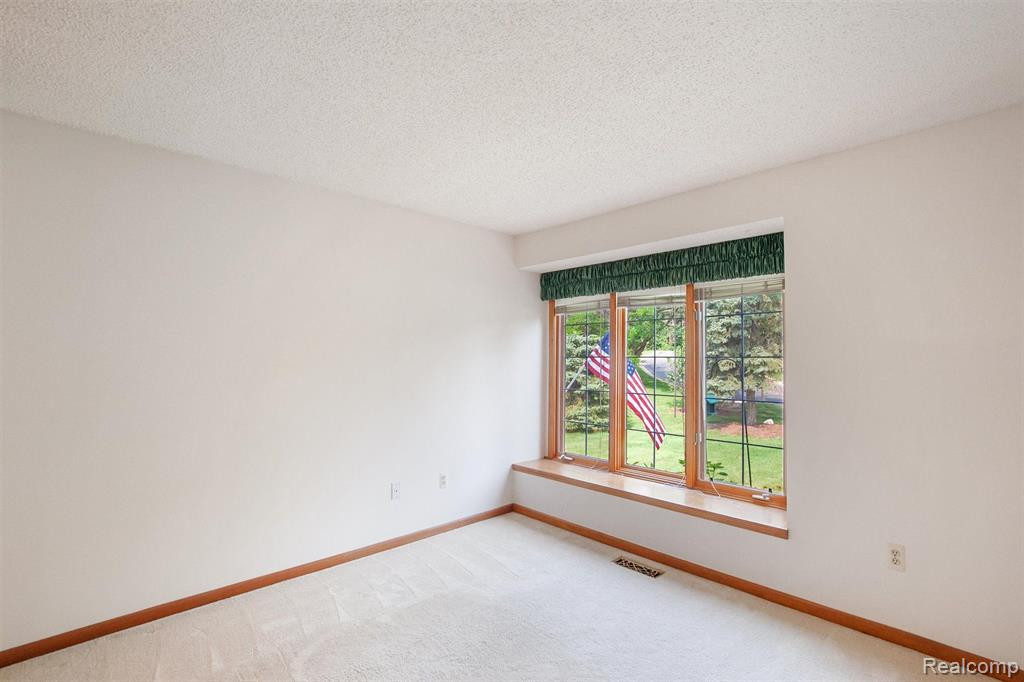 1250 PEPPERIDGE Way, Ann Arbor, MI 48105 — Photo 23