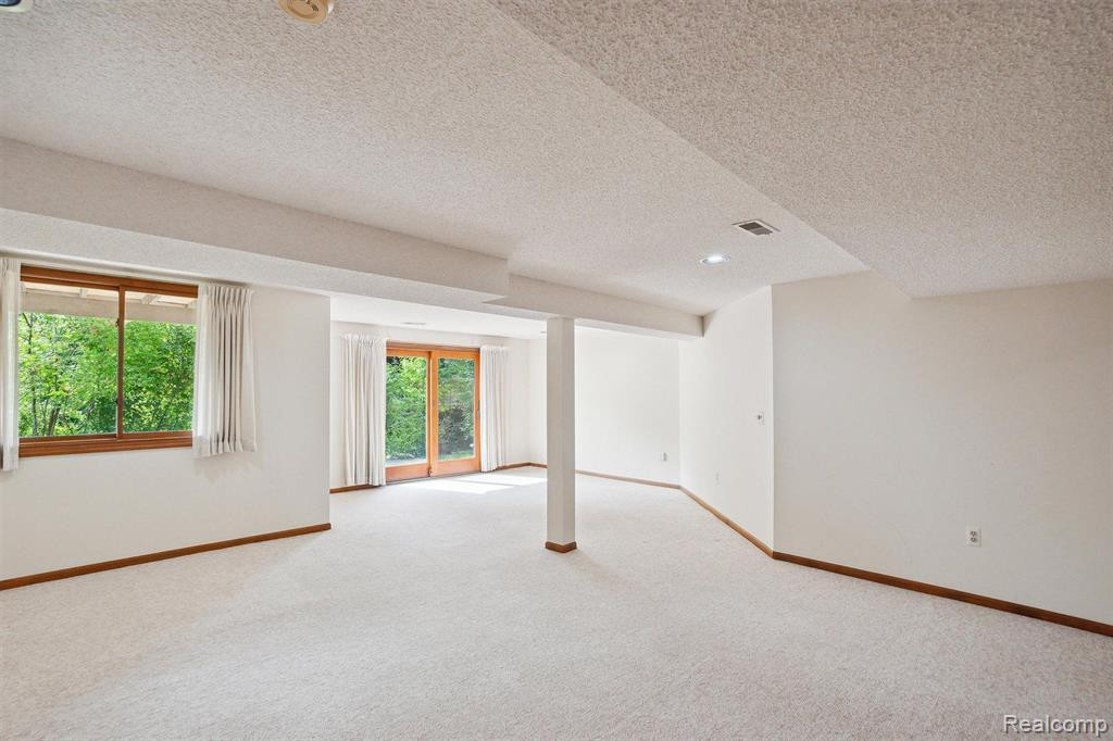 1250 PEPPERIDGE Way, Ann Arbor, MI 48105 — Photo 36