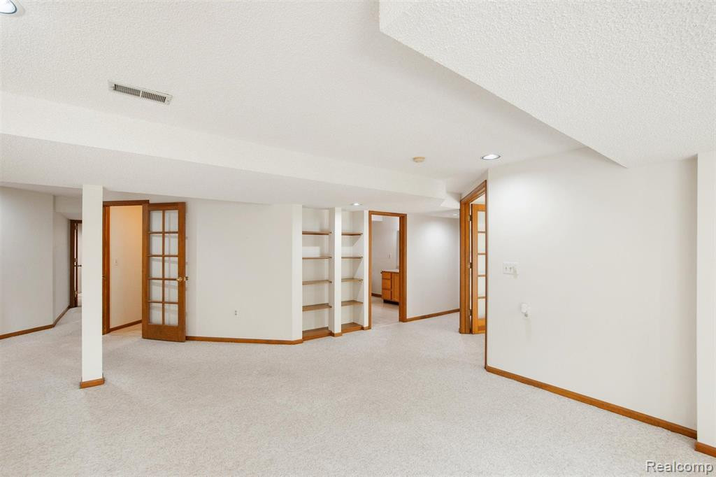 1250 PEPPERIDGE Way, Ann Arbor, MI 48105 — Photo 37