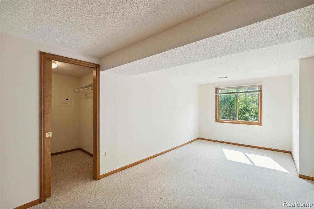 1250 PEPPERIDGE Way, Ann Arbor, MI 48105 — Photo 39