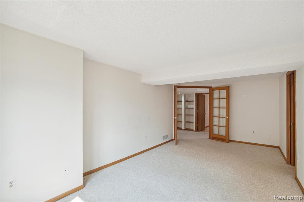 1250 PEPPERIDGE Way, Ann Arbor, MI 48105 — Photo 40