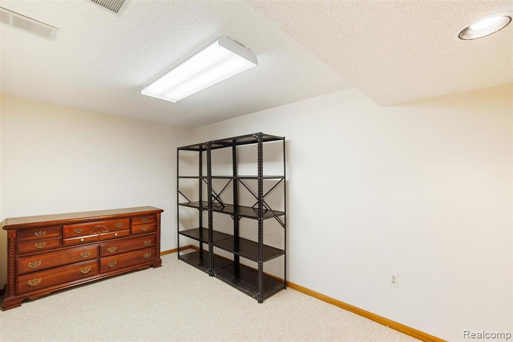 1250 PEPPERIDGE Way, Ann Arbor, MI 48105 — Photo 43
