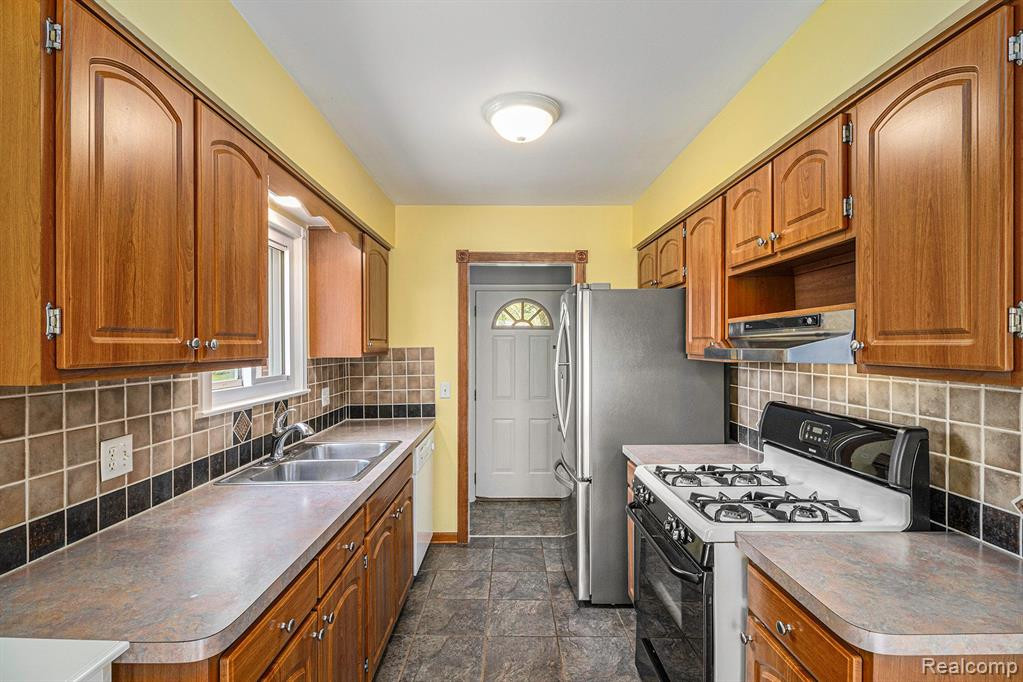 3300 FERNWOOD Avenue, Ann Arbor, MI 48108 — Photo 3