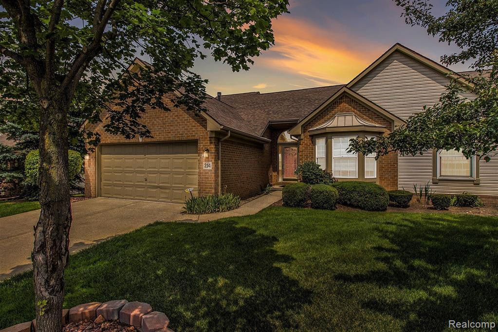 214 SHORE BROOK Lane, Walled Lake, MI 48390 — Photo 3