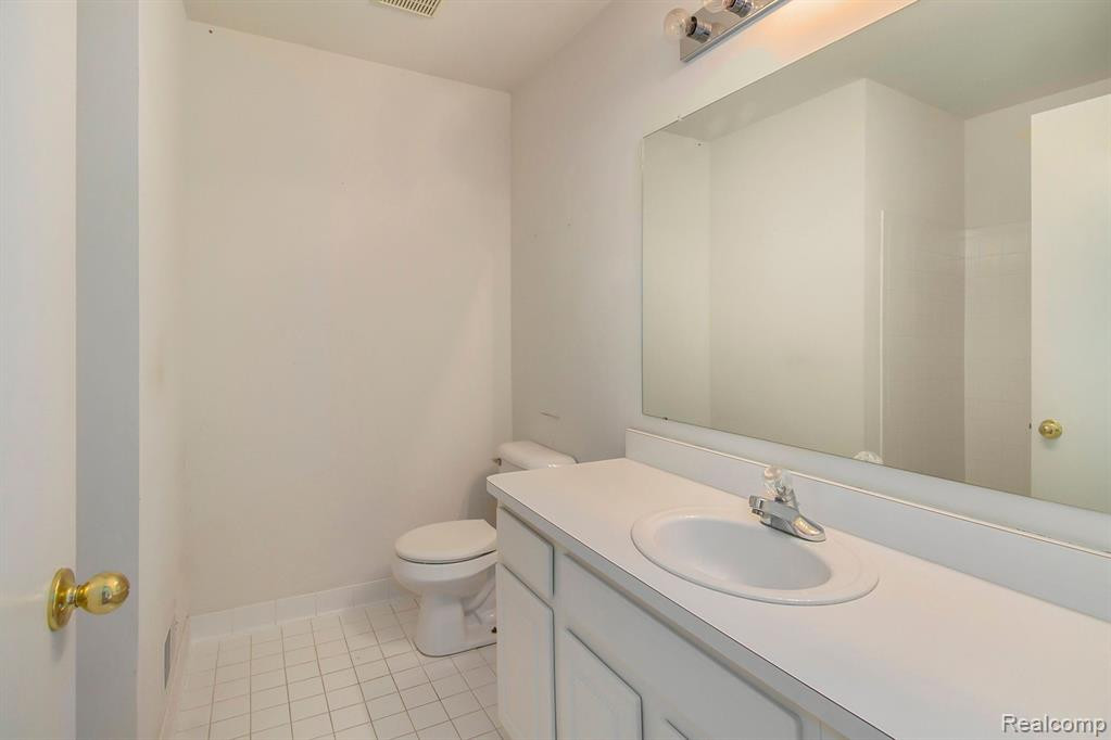 214 SHORE BROOK Lane, Walled Lake, MI 48390 — Photo 13