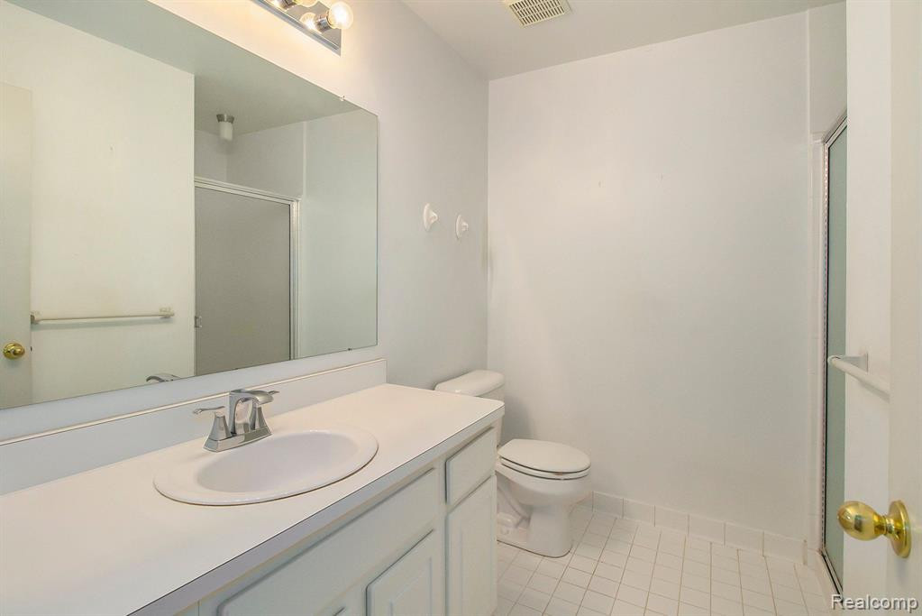 214 SHORE BROOK Lane, Walled Lake, MI 48390 — Photo 14