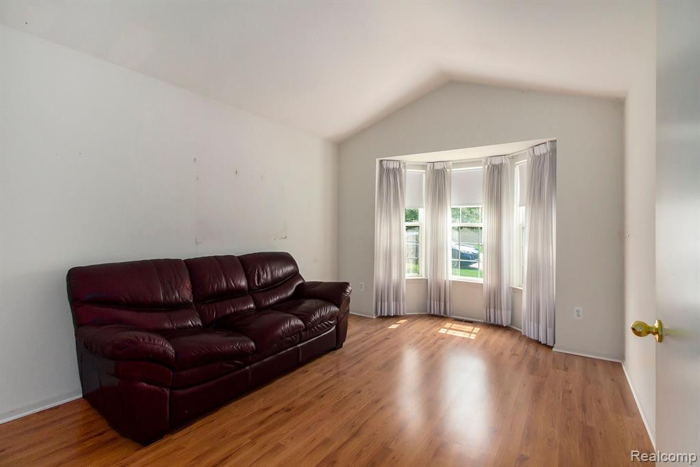 214 SHORE BROOK Lane, Walled Lake, MI 48390 — Photo 15