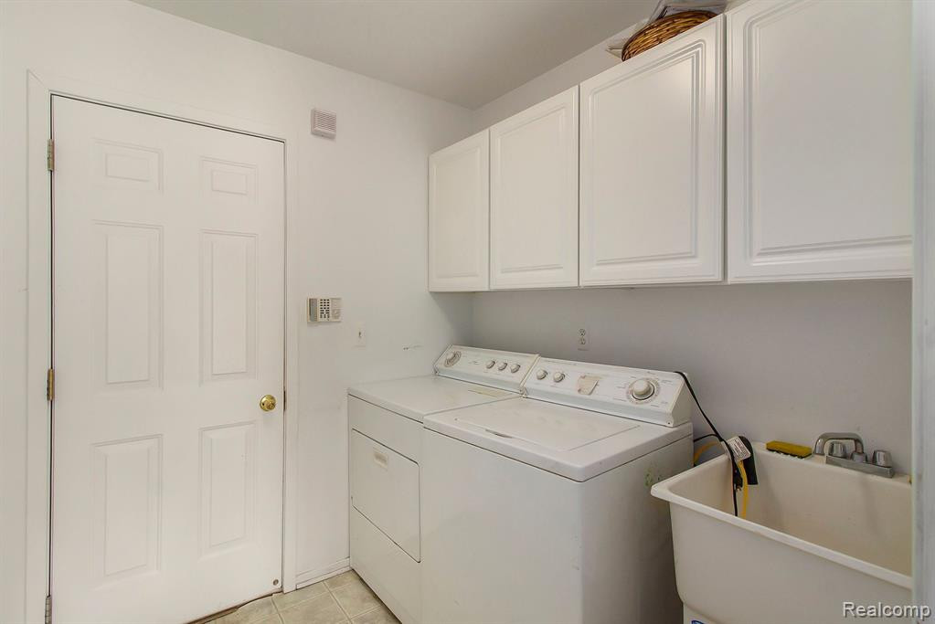 214 SHORE BROOK Lane, Walled Lake, MI 48390 — Photo 16