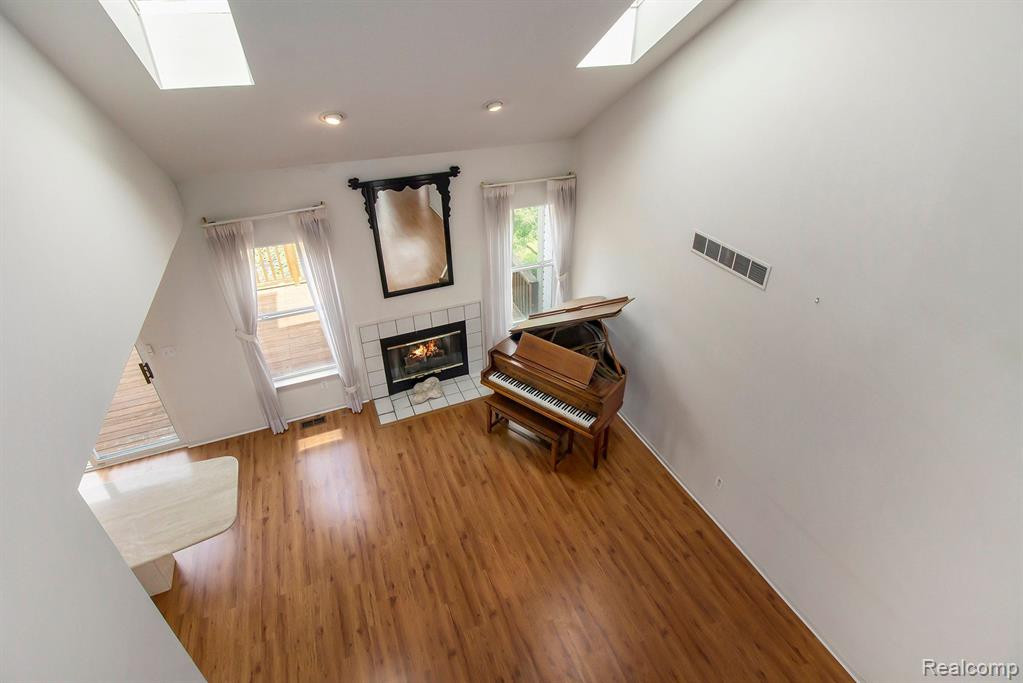 214 SHORE BROOK Lane, Walled Lake, MI 48390 — Photo 17
