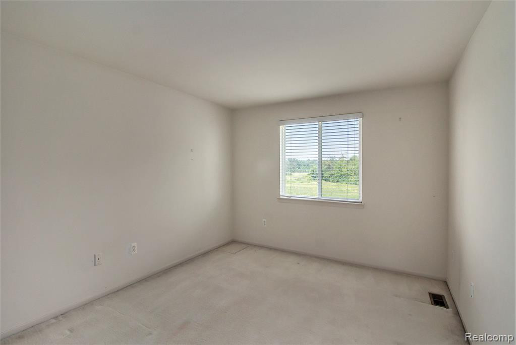214 SHORE BROOK Lane, Walled Lake, MI 48390 — Photo 18