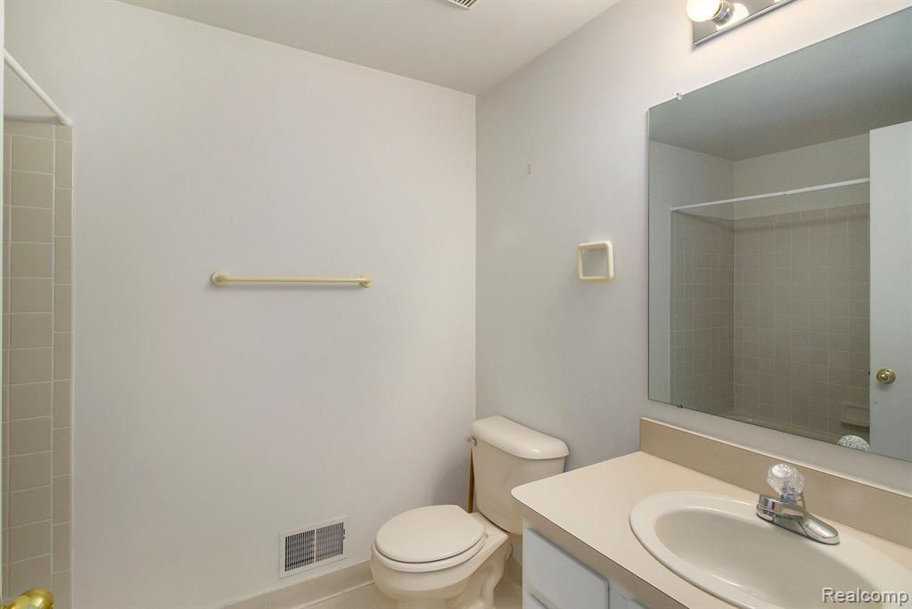 214 SHORE BROOK Lane, Walled Lake, MI 48390 — Photo 20