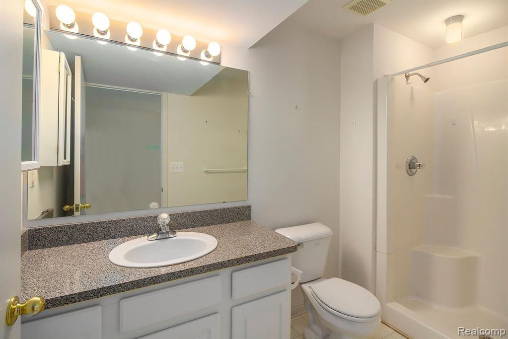 214 SHORE BROOK Lane, Walled Lake, MI 48390 — Photo 25
