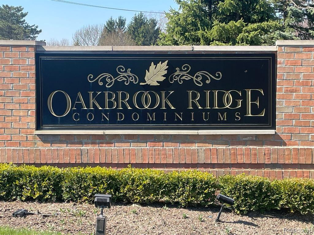 214 SHORE BROOK Lane, Walled Lake, MI 48390 — Photo 32