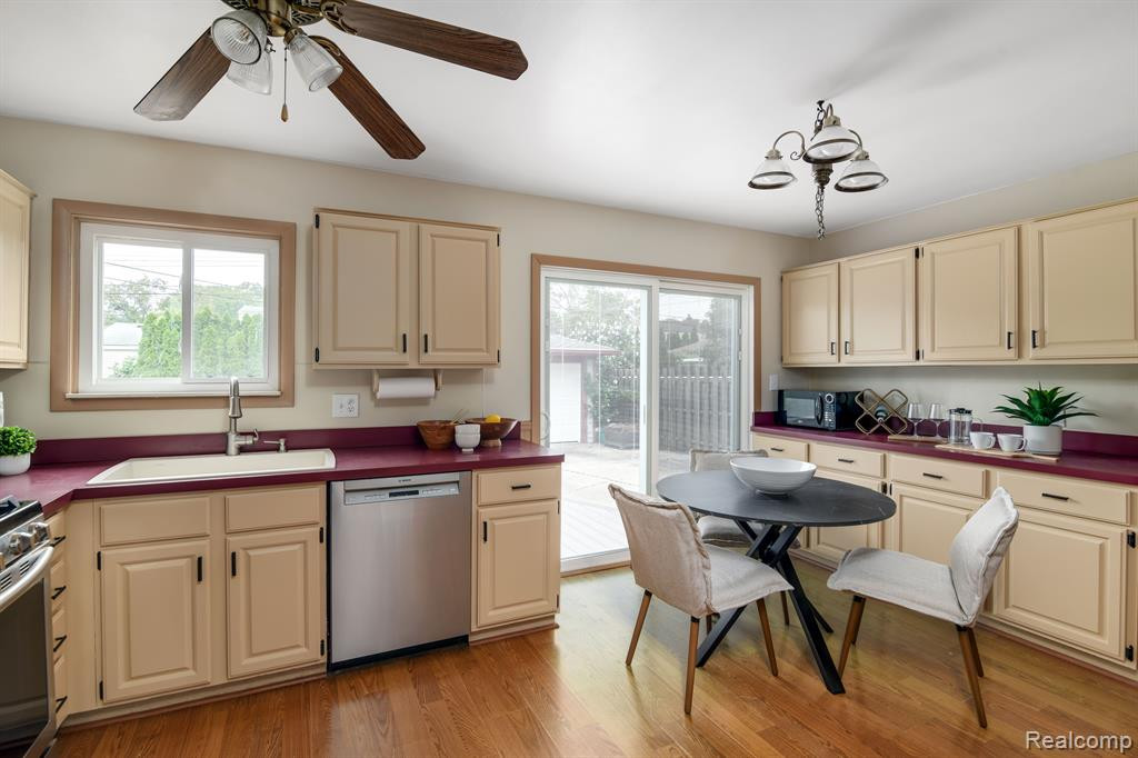 8424 ALTON Street, Canton, MI 48187 — Photo 5