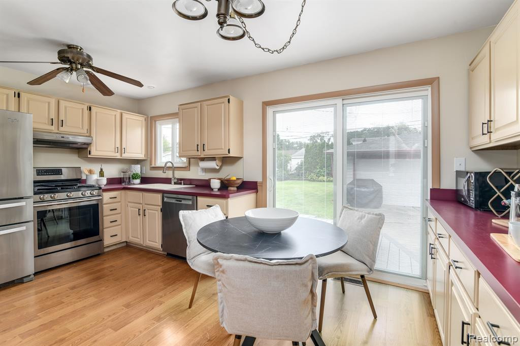 8424 ALTON Street, Canton, MI 48187 — Photo 9