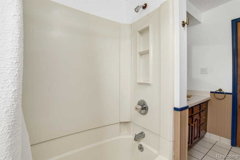 8424 ALTON Street, Canton, MI 48187 — Photo 13