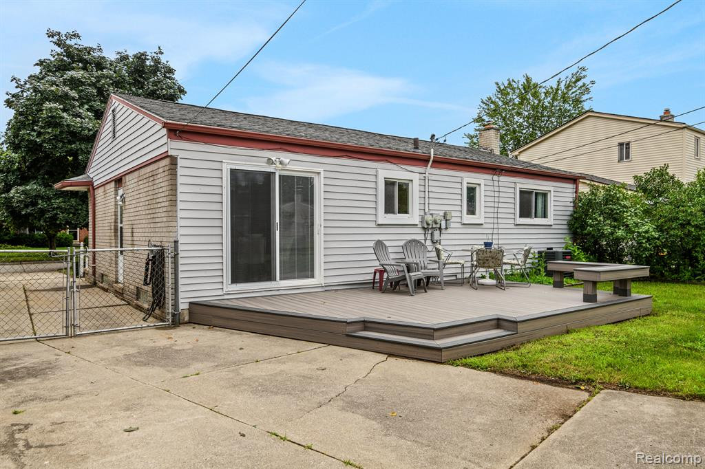 8424 ALTON Street, Canton, MI 48187 — Photo 23