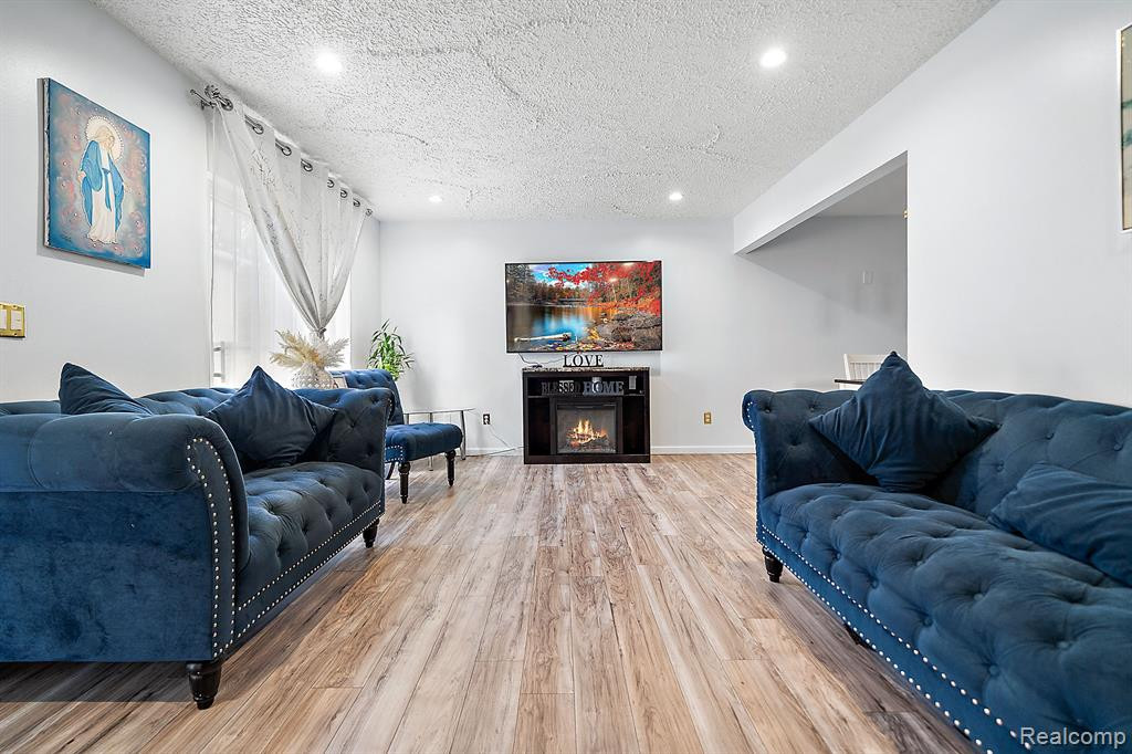 8815 GEORGE F BUNKER Boulevard, Sterling Heights, MI 48313 — Photo 11