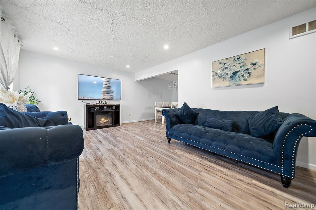 8815 GEORGE F BUNKER Boulevard, Sterling Heights, MI 48313 — Photo 12