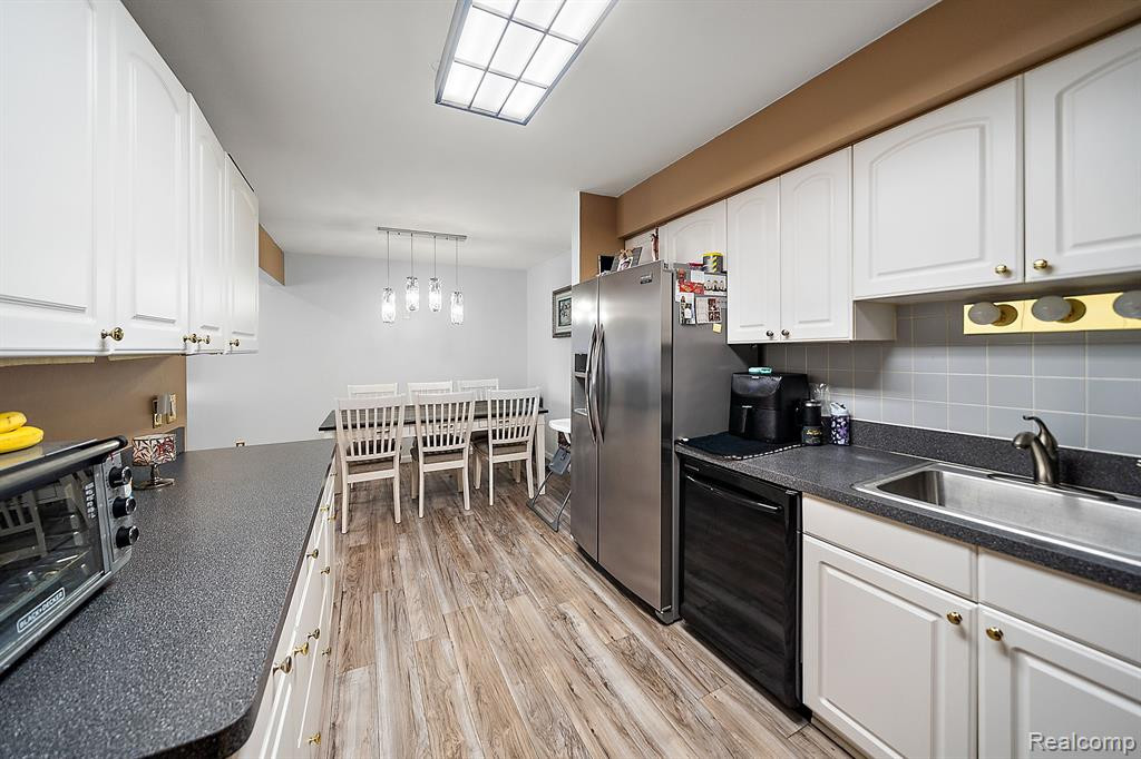 8815 GEORGE F BUNKER Boulevard, Sterling Heights, MI 48313 — Photo 18