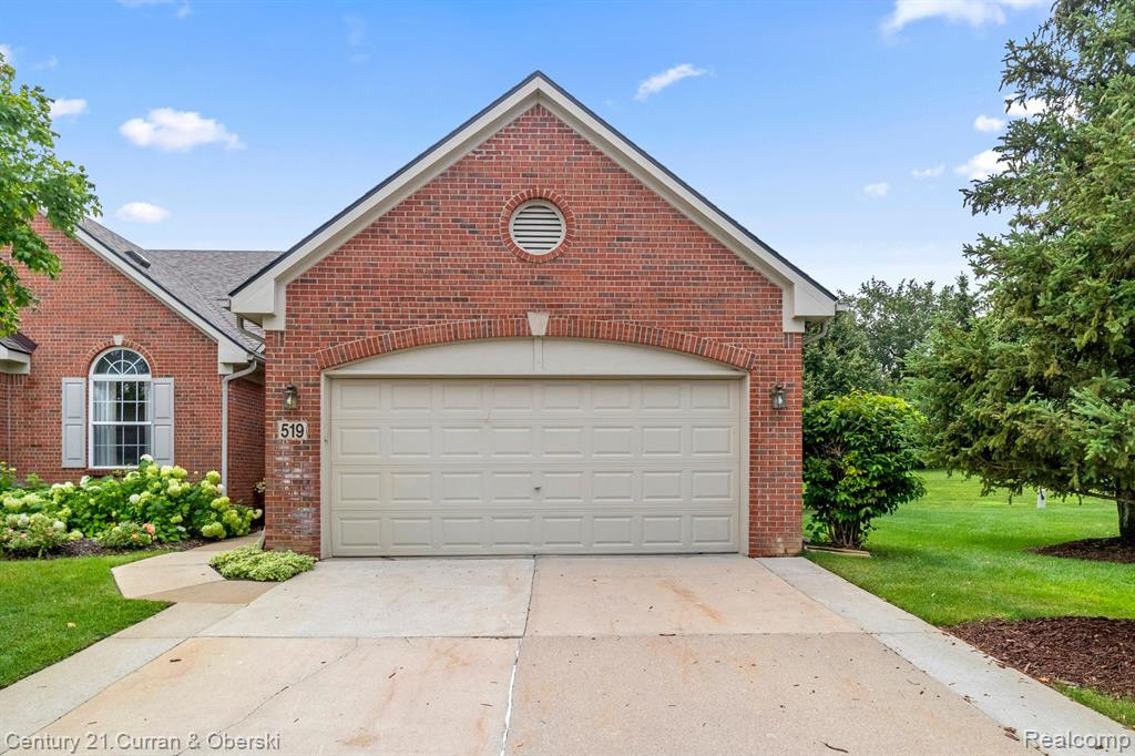 519 WOODHAVEN Drive, Commerce Twp, MI 48390 — Photo 2