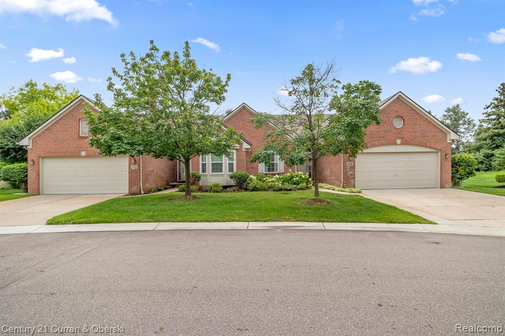 519 WOODHAVEN Drive, Commerce Twp, MI 48390 — Photo 4
