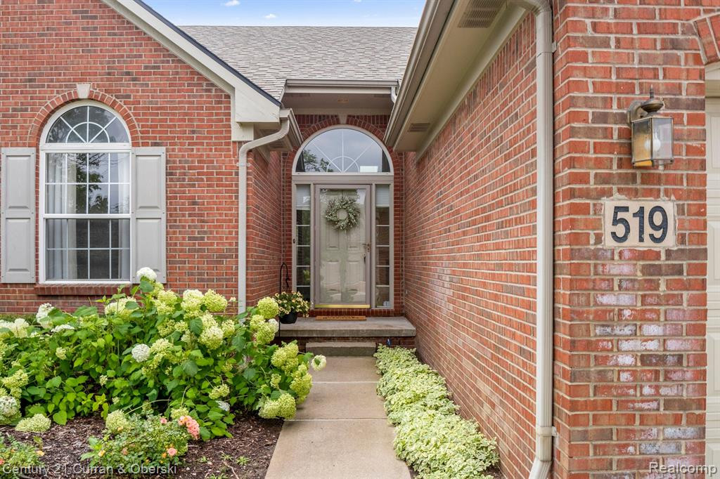 519 WOODHAVEN Drive, Commerce Twp, MI 48390 — Photo 5