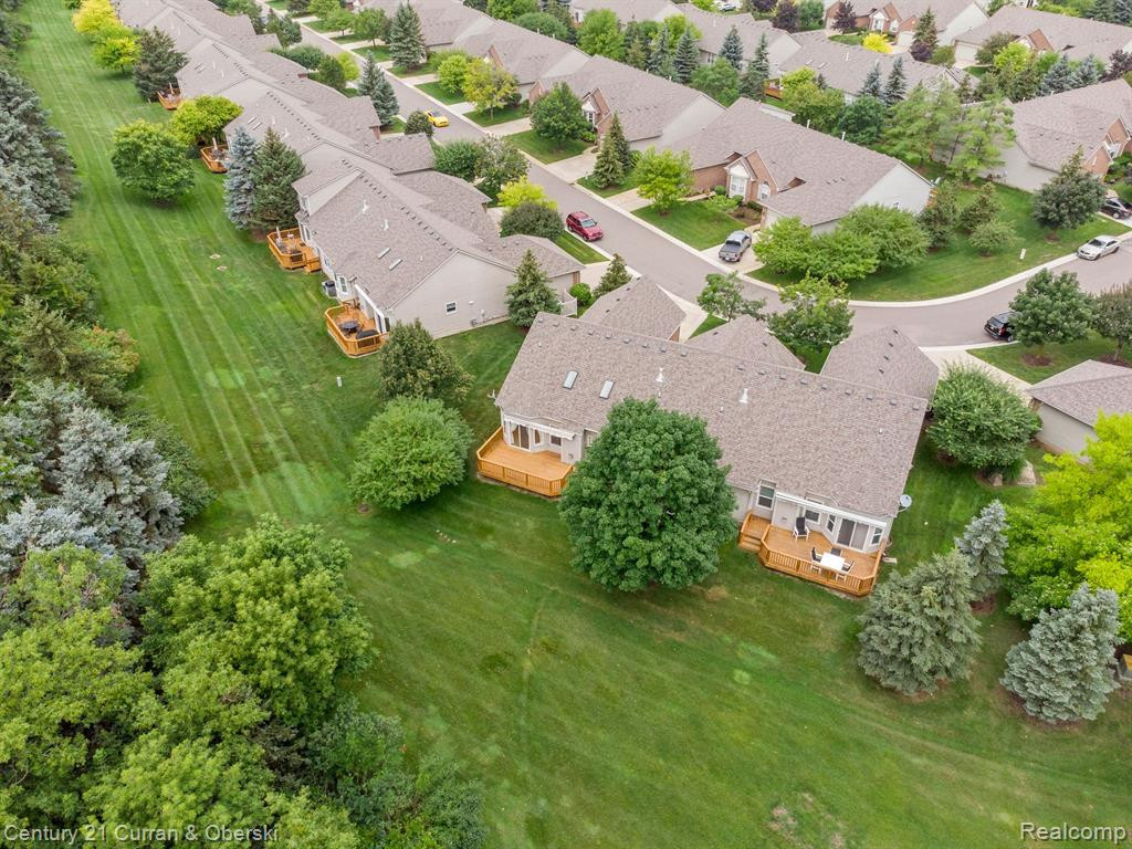 519 WOODHAVEN Drive, Commerce Twp, MI 48390 — Photo 10