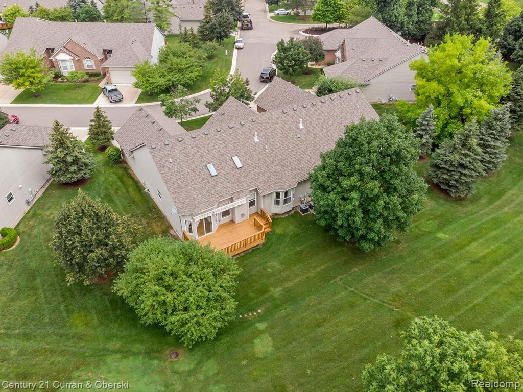 519 WOODHAVEN Drive, Commerce Twp, MI 48390 — Photo 11