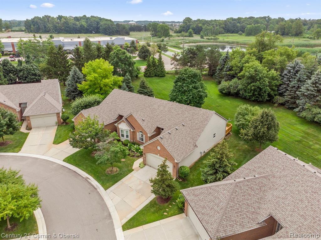 519 WOODHAVEN Drive, Commerce Twp, MI 48390 — Photo 12