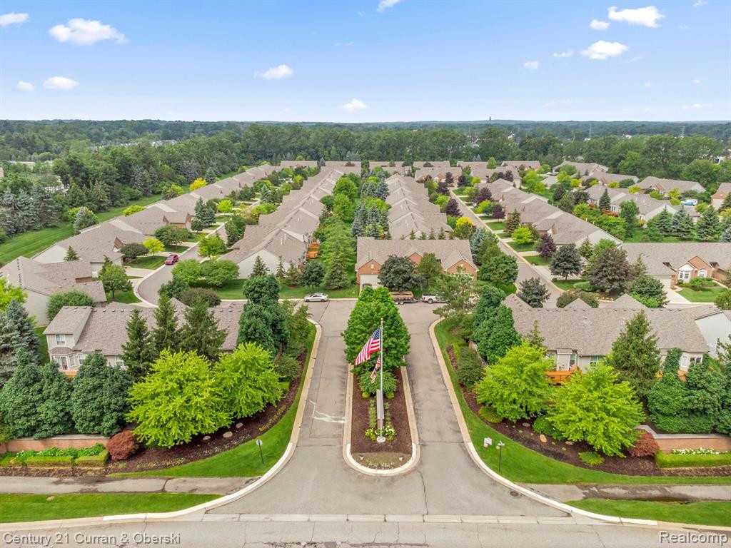 519 WOODHAVEN Drive, Commerce Twp, MI 48390 — Photo 13