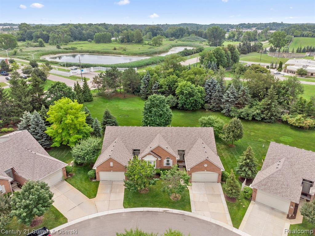 519 WOODHAVEN Drive, Commerce Twp, MI 48390 — Photo 17