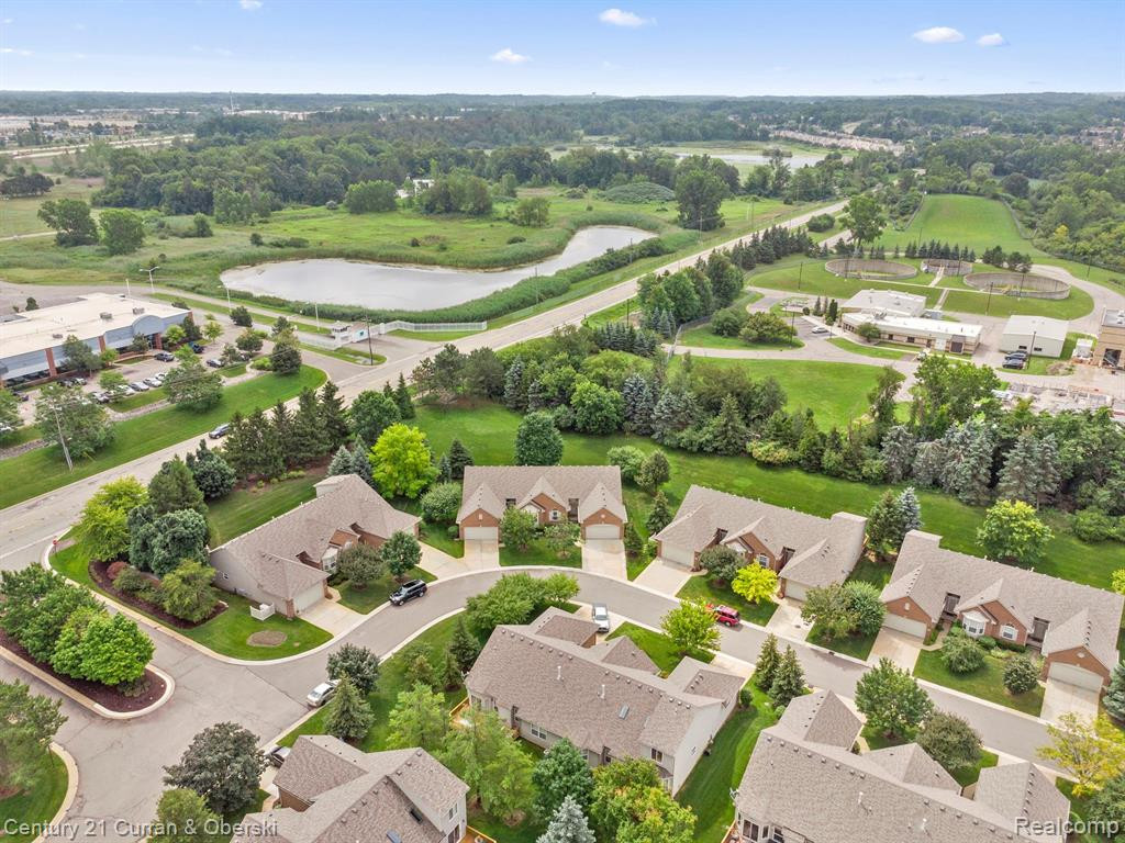 519 WOODHAVEN Drive, Commerce Twp, MI 48390 — Photo 18