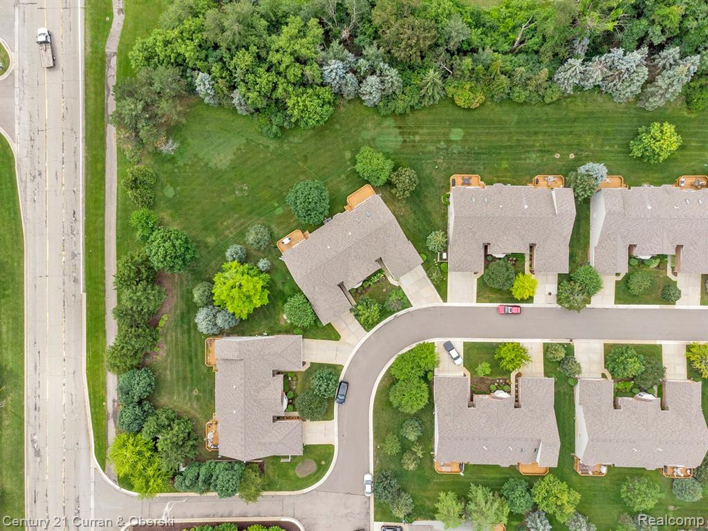 519 WOODHAVEN Drive, Commerce Twp, MI 48390 — Photo 19