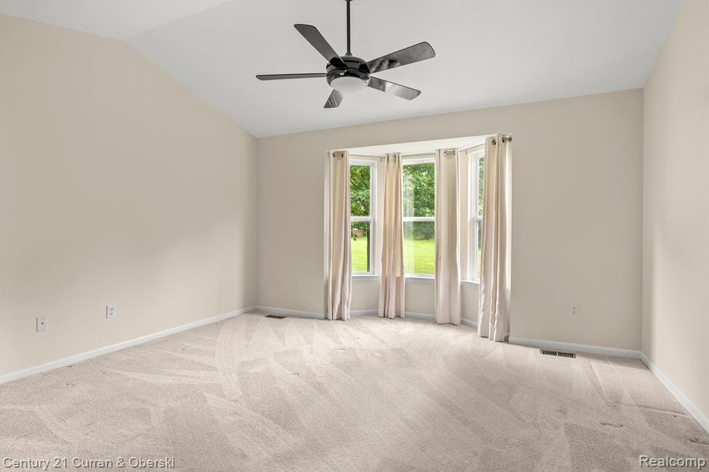 519 WOODHAVEN Drive, Commerce Twp, MI 48390 — Photo 23