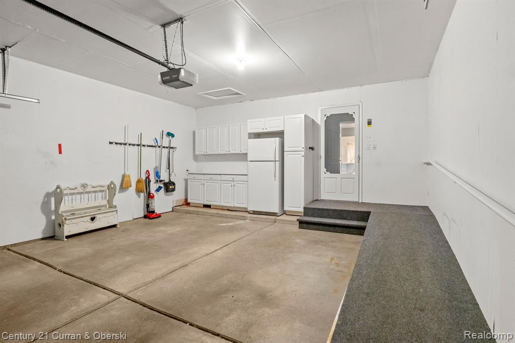 519 WOODHAVEN Drive, Commerce Twp, MI 48390 — Photo 30