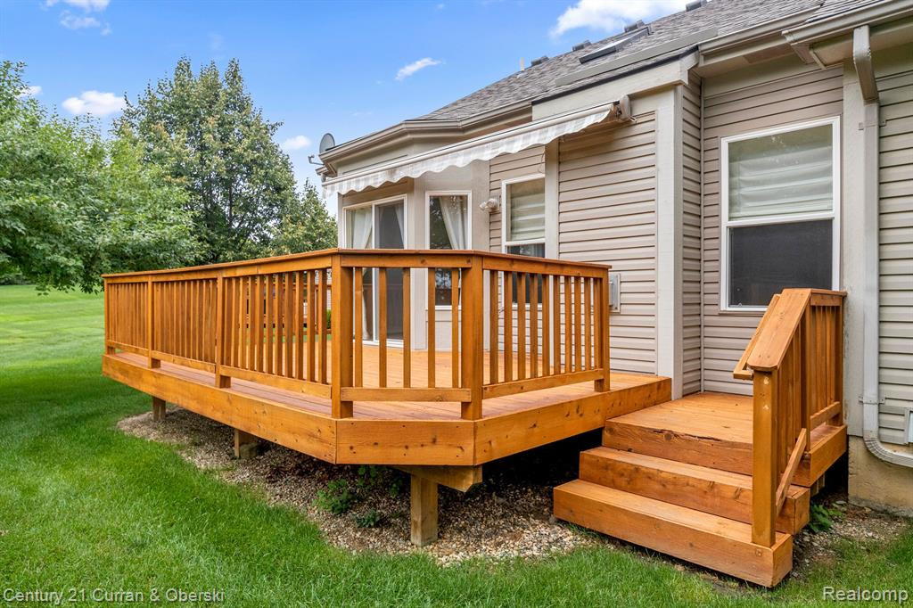 519 WOODHAVEN Drive, Commerce Twp, MI 48390 — Photo 32