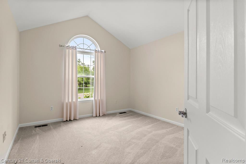 519 WOODHAVEN Drive, Commerce Twp, MI 48390 — Photo 38